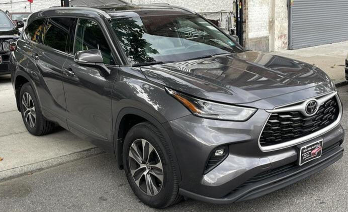 2022 Toyota Highlander - $37,999