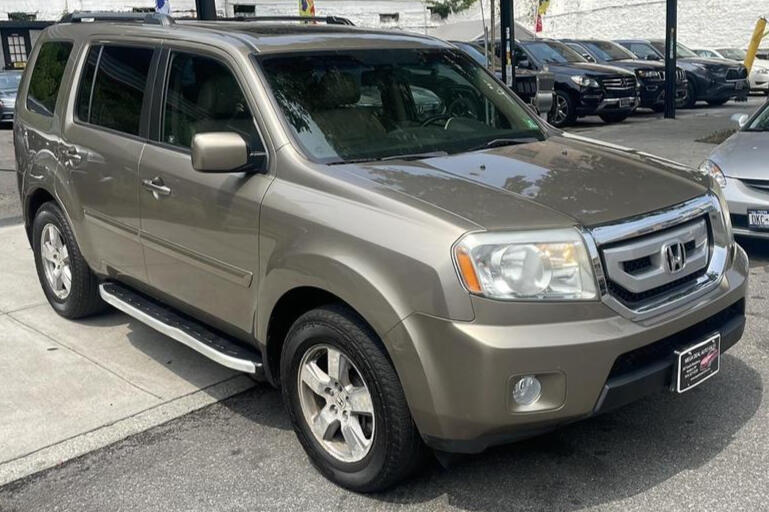 2011 Honda Pilot - $13,999